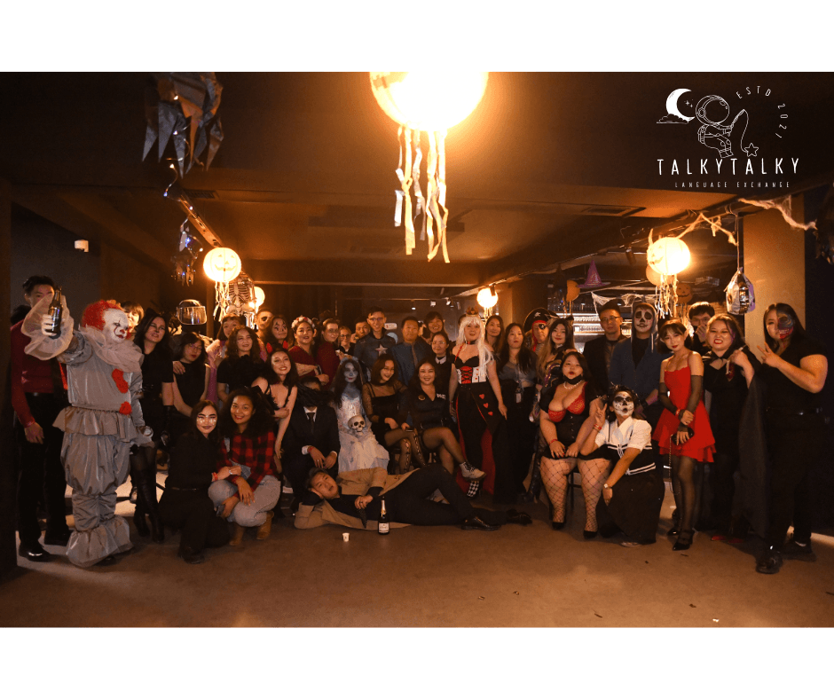 Hallow's Costume Party at Haunted House! 🎶🎃