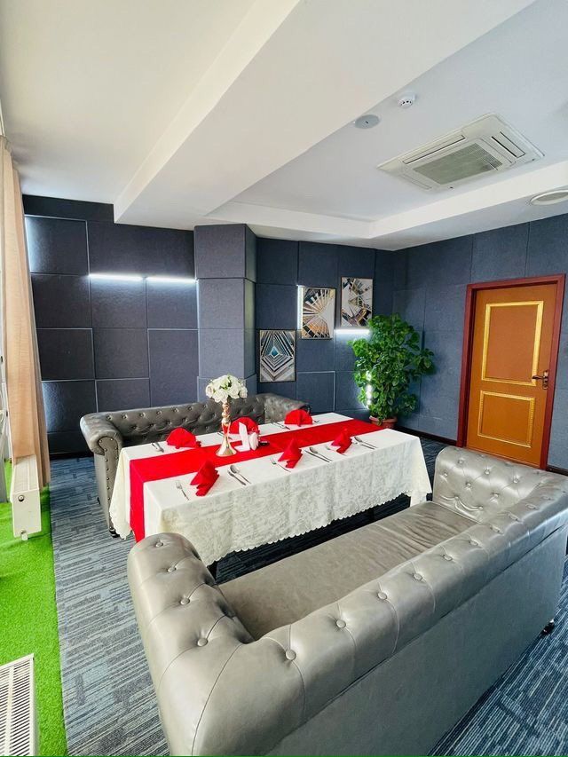 SILVER VIP ROOM 
