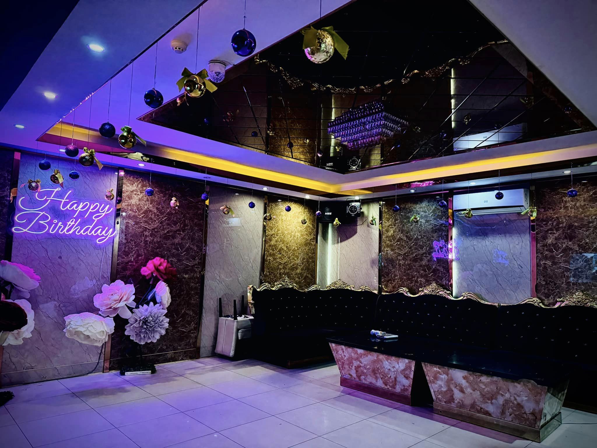 KARAOKE & TABLE FOOTBALL ROOM