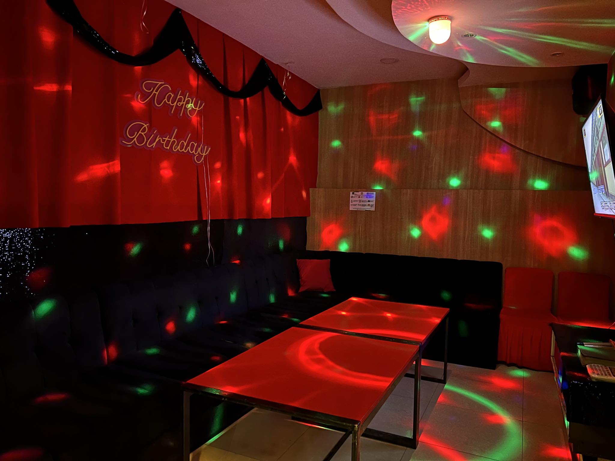 RED DEMON ROOM