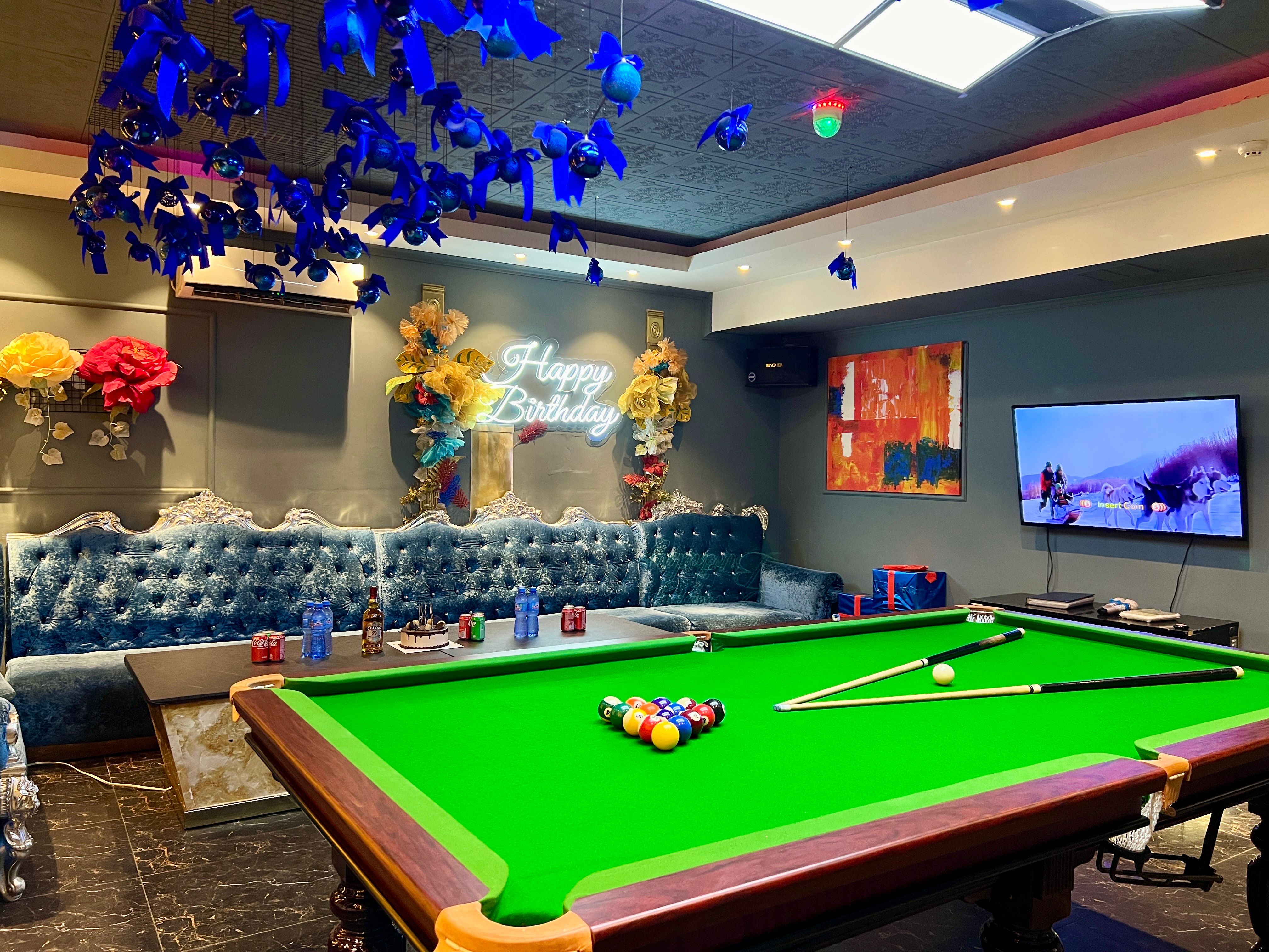 KARAOKE & BILLIARD ROOM