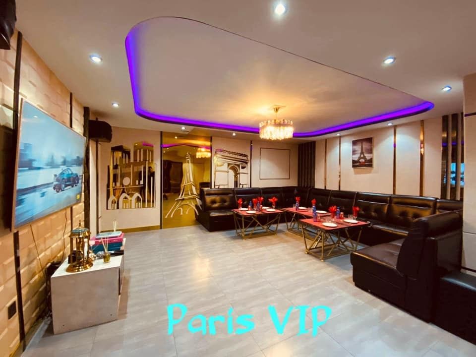 VIP ROOM-PARIS